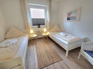 2 bedrooms, iron/ironing board, WiFi - Seeadler - Holiday apartment Seeadler - close to the beach, central, at ground level (Wyk auf Föhr)