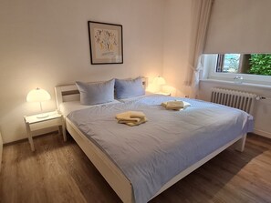 2 bedrooms, iron/ironing board, WiFi