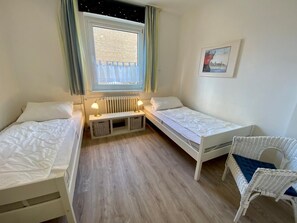2 bedrooms, iron/ironing board, WiFi