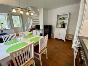 Unclassified image, 4 of 14, button