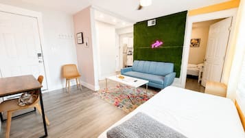 2 bedrooms, desk, iron/ironing board, free WiFi