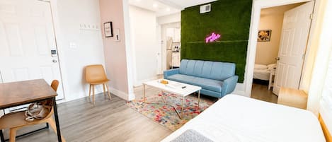 2 Schlafzimmer, Schreibtisch, Bügeleisen/Bügelbrett, kostenloses WLAN