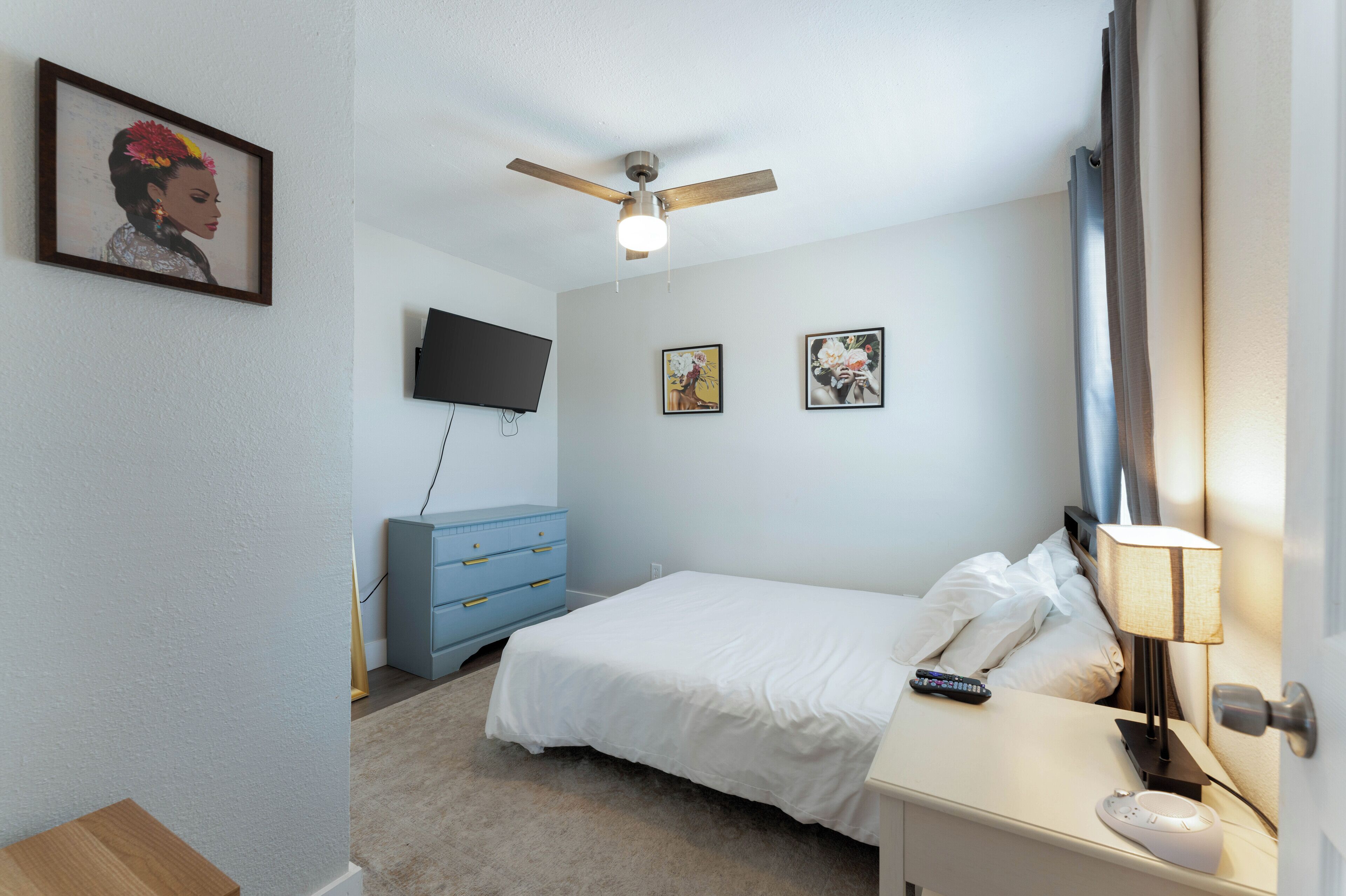 2 habitaciones, escritorio, tabla de planchar con plancha y wifi gratis 