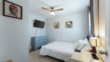 2 habitaciones, escritorio, tabla de planchar con plancha y wifi gratis