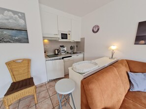 Unclassified image, 5 of 12, button