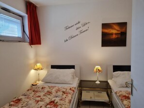 1 Schlafzimmer, Bügeleisen/Bügelbrett