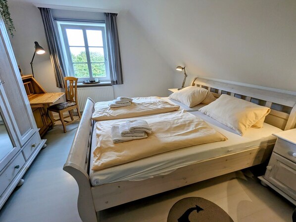 2 bedrooms, iron/ironing board, WiFi - Ferienhaus Ellen, OG Whg. - House Ellen, apartment on the 1st floor (Utersum)