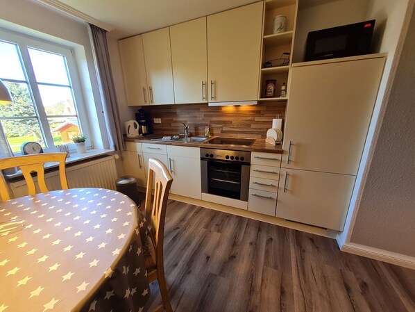 Fridge, microwave, oven, stovetop