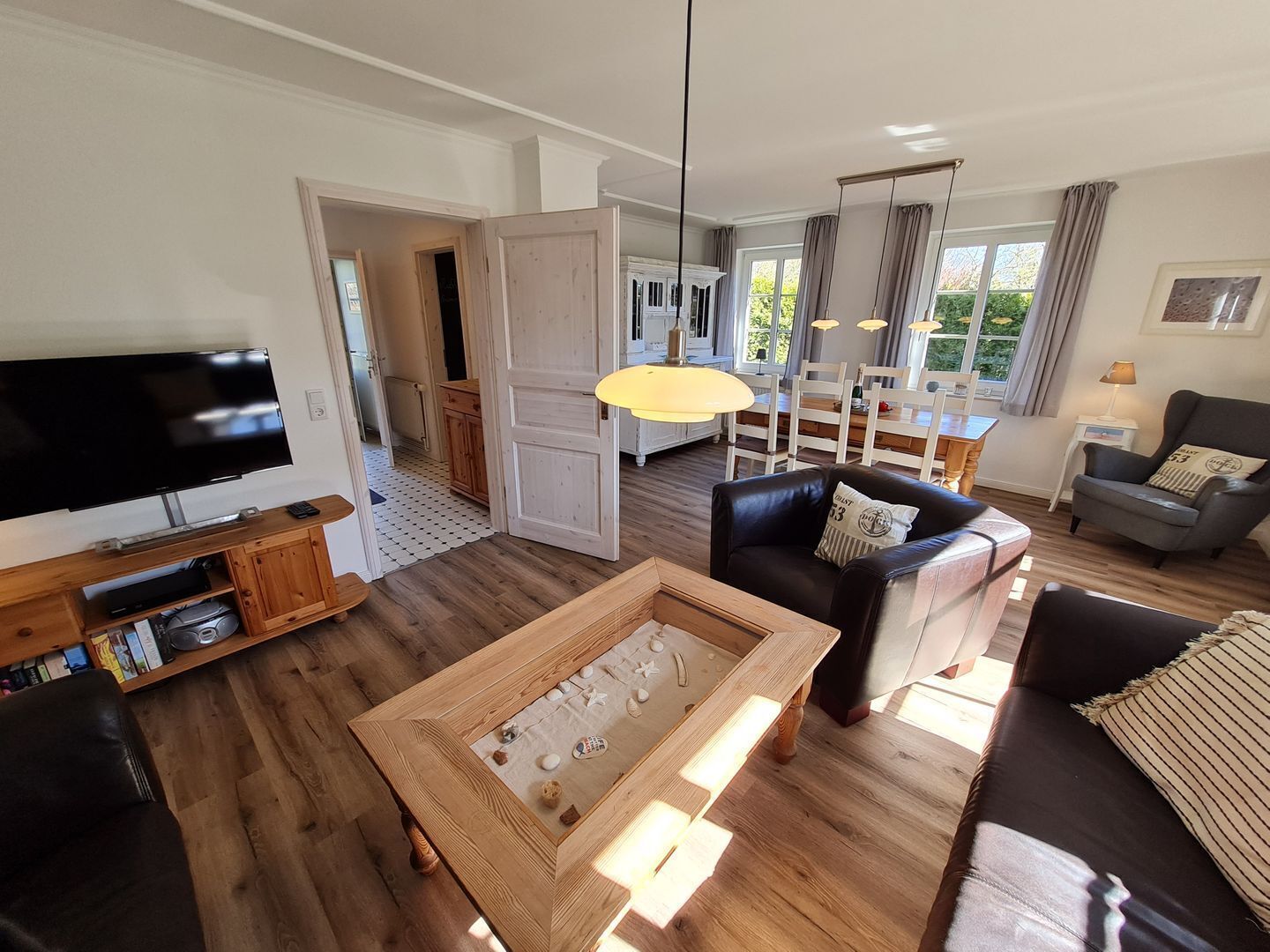 Fernseher, DVD-Player, Stereoanlage