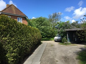 Unclassified image, 2 of 19, button