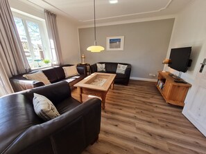 Fernseher, DVD-Player, Stereoanlage