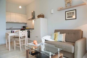 TV, DVD player, stereo - Cozy vacation apartment Die Remise Herold on Usedom with terrace - Die Remise (Stolpe auf Usedom)