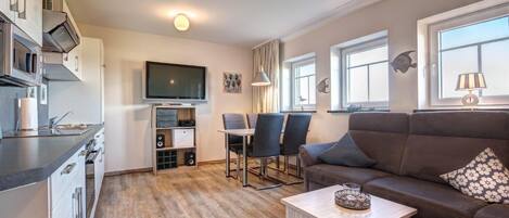 Een televisie, een dvd-speler en een stereo