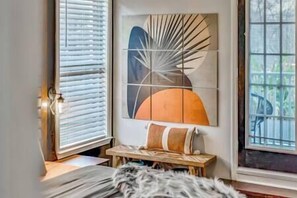 4 habitaciones, tabla de planchar con plancha, wifi y ropa de cama