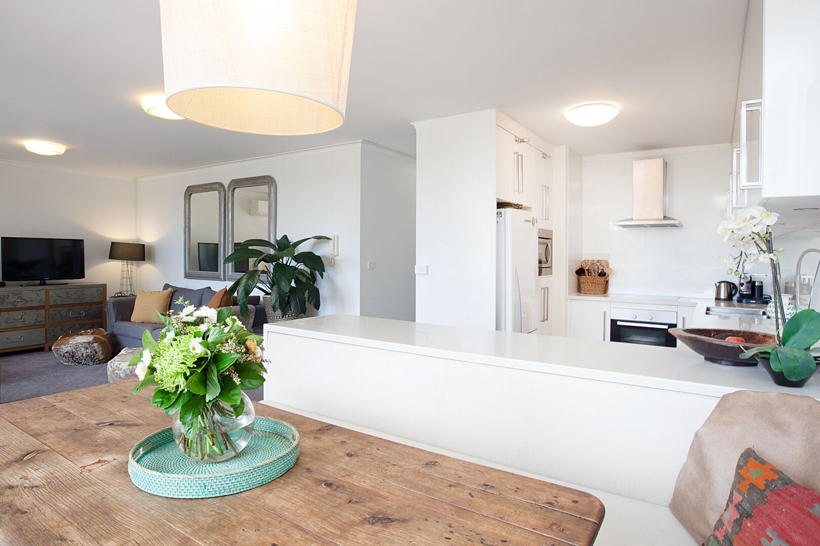 Double Bay three-bedroom apartment with pool — image 2