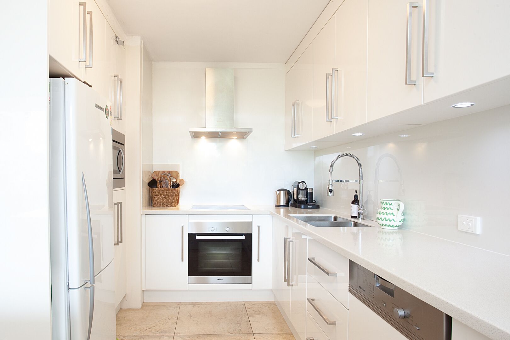 Double Bay three-bedroom apartment with pool — image 9