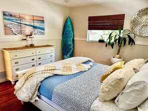 2 bedrooms, desk, iron/ironing board, free WiFi - <1 MILE MANASOTA BEACH/NORTH ENGLEWOOD Boutiquey Home loaded with amenities! (Englewood)