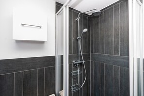 Shower, hair dryer, towels - Erika - House Erika, Germany (Sylt)
