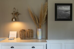 Unclassified image, 5 of 31, button