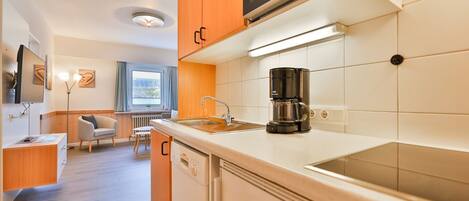 Fridge, microwave, stovetop, dishwasher