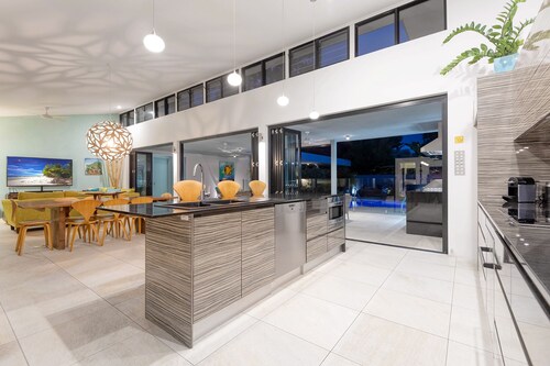 The Perfect Port Douglas Luxury Getaway only 150 meters to beach. 