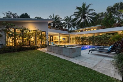 The Perfect Port Douglas Luxury Getaway only 150 meters to beach.