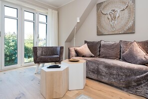 Unclassified image, 2 of 18, button