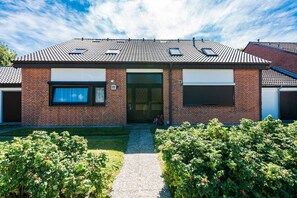 Unclassified image, 2 of 15, button