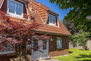 Unclassified image, 2 of 14, button