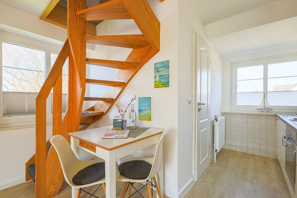 Unclassified image, 1 of 14, button