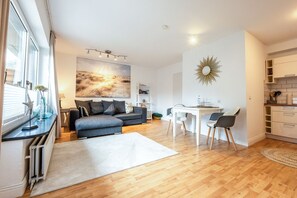 Unclassified image, 2 of 28, button