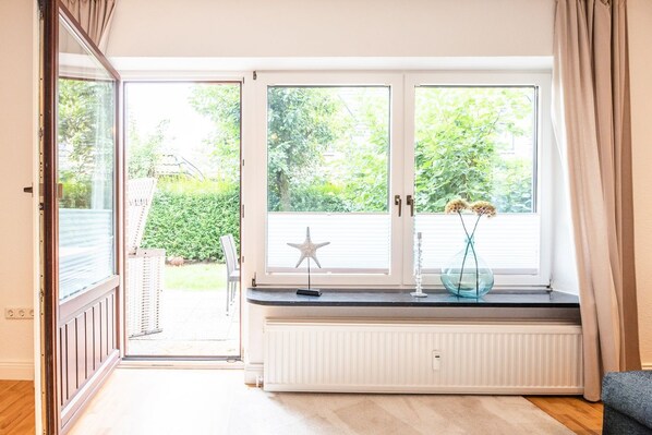 Unclassified image, 1 of 28, button