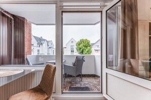 Unclassified image, 3 of 24, button