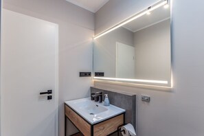 Unclassified image, 5 of 24, button