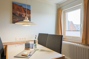 Unclassified image, 4 of 20, button