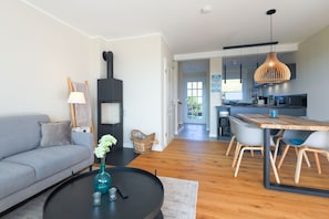 TV, fireplace, stereo