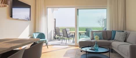 Fernseher, Kamin, Stereoanlage