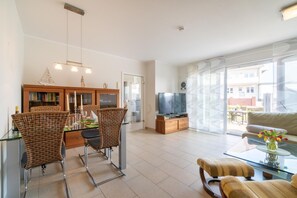 Unclassified image, 2 of 16, button