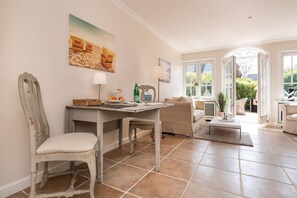 Unclassified image, 4 of 18, button