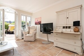 Unclassified image, 5 of 18, button