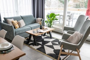 TV, stereo - SmartFewo: House Earth | Penthouse | Sauna | Park - Residence by the small sea (Bad Zwischenahn)