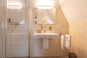 Unclassified image, 5 of 36, button