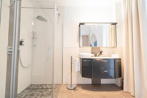 Unclassified image, 5 of 36, button