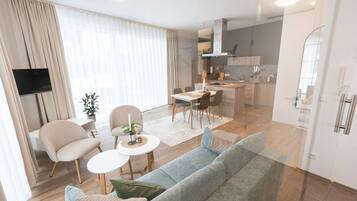 Fernseher, Stereoanlage