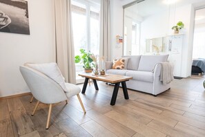 Unclassified image, 4 of 43, button - SmartFewo: Storm-free | terrace | sauna | park - Residence by the small sea (Bad Zwischenahn)