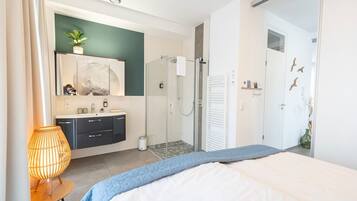 2 Schlafzimmer, BĂŒgeleisen/BĂŒgelbrett, WLAN, BettwĂ€sche