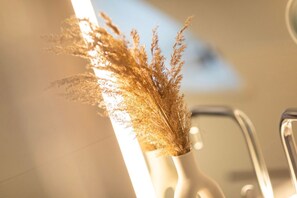 Unclassified image, 5 of 44, button