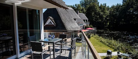 تناول الطعام بالخارج