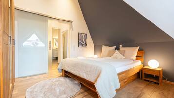 3 Schlafzimmer, Zimmersafe, Schreibtisch, Bügeleisen/Bügelbrett