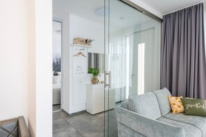 2 habitaciones, tabla de planchar con plancha, wifi y ropa de cama 